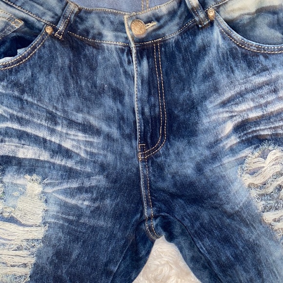 Women’s DAZL  Distressed Jeans - Picture 11 of 11